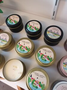 dišeča sveča z motivom Slovenije