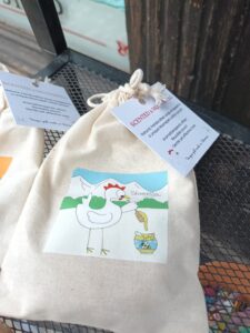 Milo v mošnjičku z motivom kure in medu